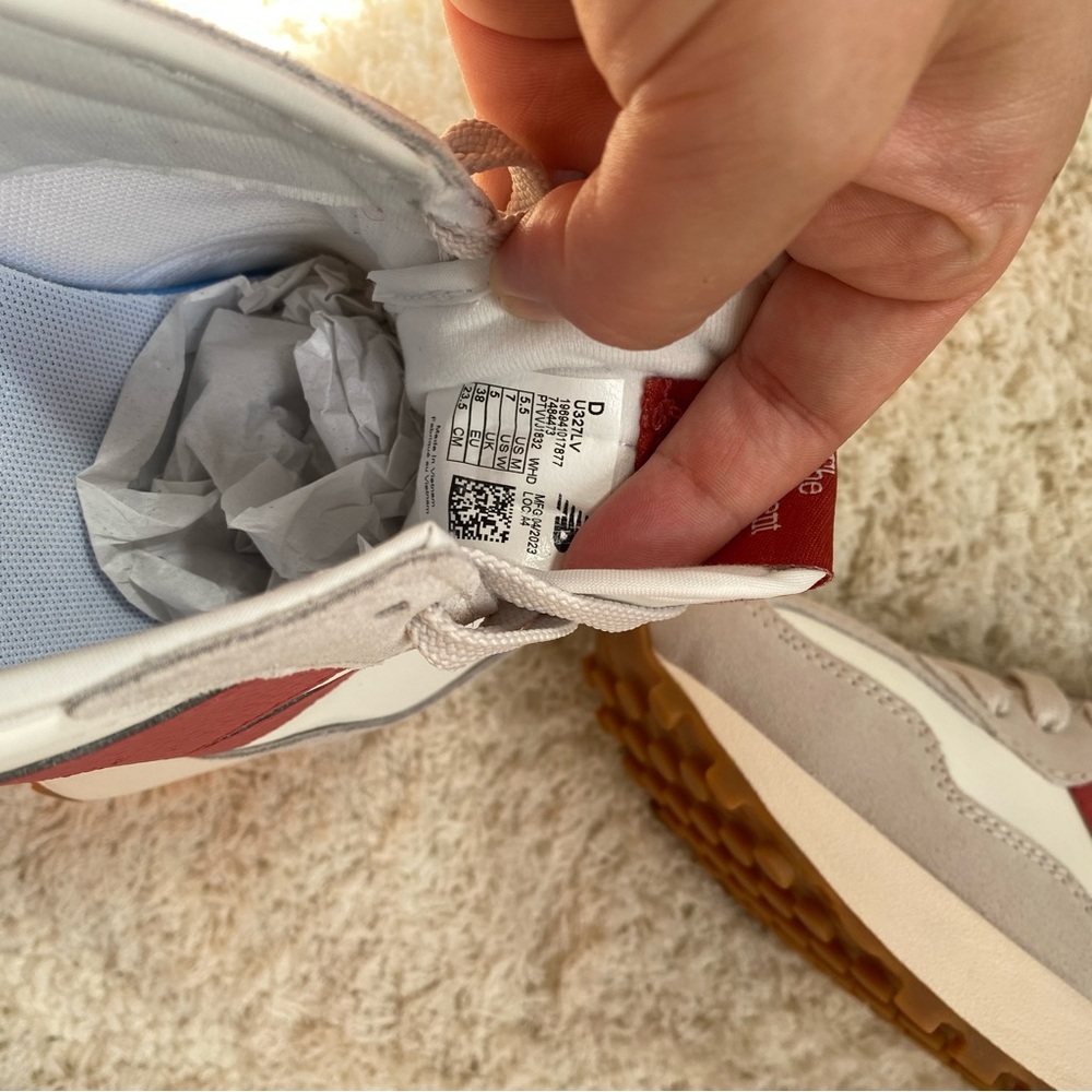 NEW New Balance 327 white beige pink sneakers - Picture 3 of 9